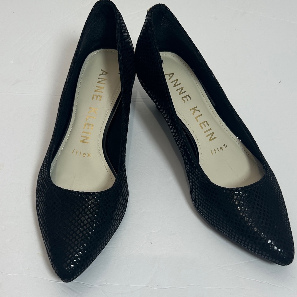 Anne Klein Black Snakeskin Heels‎ (2") size 7. Preowned